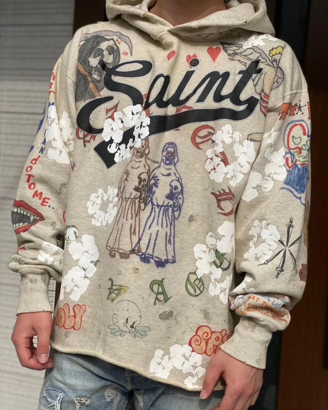 DENIM TEARS × ©SAINT M×××××× "SAINT TEARS" Graffiti Hoodie Joint Model Cotton Graffiti Hoodie Fully Printed Washed Distressed Holes Vintage Sweatshirt Gray S-XL Super Heavy Duty! The whole piece is printed with 35 screens and counterpoint printing!